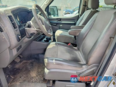 Zdjęcie 7 z 14 samochodu: 2017 NISSAN NV 3500 HD S VIN:5BZBF0AA4HN853210 - miniatura