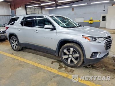 Czwarte zdjęcie samochodu z boku: 2018 CHEVROLET TRAVERSE LT VIN:1GNERHKW1JJ105290 - miniatura