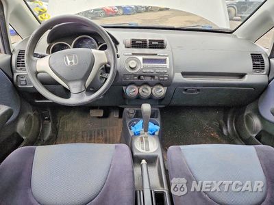 Zdjęcie 8 z 13 samochodu: 2007 HONDA FIT VIN:JHMGD38417S042556 - miniatura