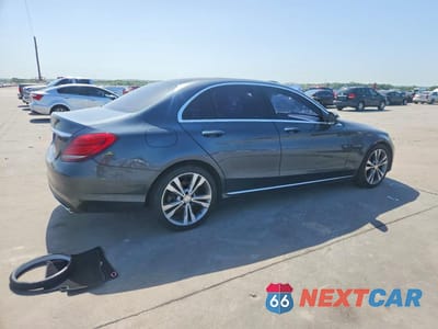 Trzecie zdjęcie samochodu z tyłu: 2015 MERCEDES-BENZ C 300 VIN:55SWF4JB0FU045285 - miniatura