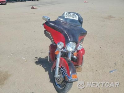 Piąte zdjęcie samochodu w środku: 2010 HARLEY-DAVIDSON FLHTK VIN:1HD1KEM31AB639850 - miniatura