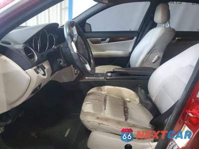 Zdjęcie 7 z 12 samochodu: 2012 MERCEDES-BENZ C 300 4MATIC VIN:WDDGF8BB8CA615507 - miniatura