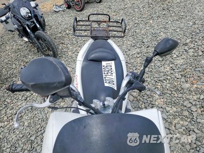 Piąte zdjęcie samochodu w środku: 2011 HONDA PCX VIN:MLHJF2807B5001491 - miniatura