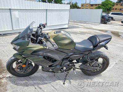 Trzecie zdjęcie samochodu z tyłu: 2024 KAWASAKI EX650 P VIN:ML5EXEP11RDAD3259 - miniatura