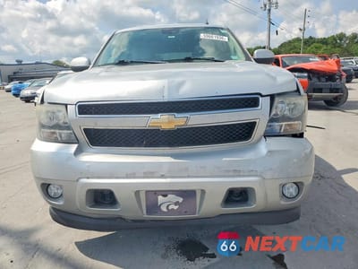 Piąte zdjęcie samochodu w środku: 2011 CHEVROLET SUBURBAN K1500 LT VIN:1GNSKJE35BR336180 - miniatura