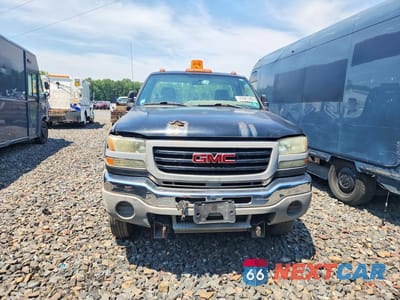 Piąte zdjęcie samochodu w środku: 2004 GMC NEW SIERRA C3500 VIN:1GDJC34U24E285170 - miniatura