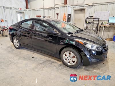 Czwarte zdjęcie samochodu z boku: 2016 HYUNDAI ELANTRA SE VIN:KMHDH4AE5GU632504 - miniatura