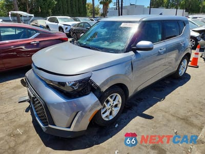 2023 KIA SOUL LX KNDJ23AU5P7884973 - główne zdjęcie licytacji z USA - miniatura