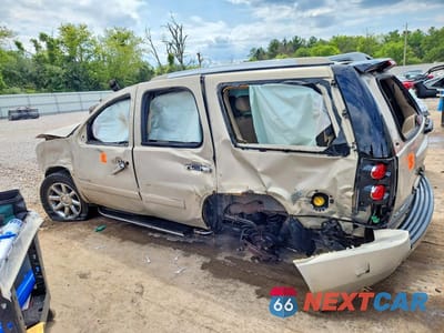 Drugie zdjęcie samochodu z przodu: 2010 GMC YUKON DENALI VIN:1GKUKEEF7AR104704 - miniatura