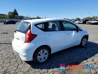Trzecie zdjęcie samochodu z tyłu: 2018 NISSAN VERSA NOTE S VIN:3N1CE2CP4JL366165 - miniatura