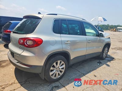 Trzecie zdjęcie samochodu z tyłu: 2010 VOLKSWAGEN TIGUAN SE VIN:WVGBV7AXXAW510350 - miniatura