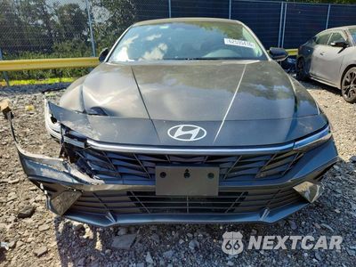 Piąte zdjęcie samochodu w środku: 2025 HYUNDAI ELANTRA SEL SPORT VIN:KMHLM4DG9SU871731 - miniatura