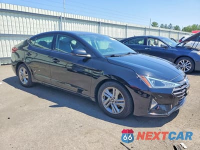 Czwarte zdjęcie samochodu z boku: 2019 HYUNDAI ELANTRA SEL VIN:5NPD84LF5KH420859 - miniatura