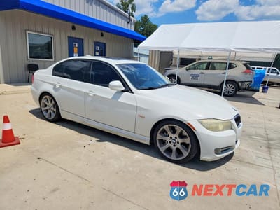 Czwarte zdjęcie samochodu z boku: 2011 BMW 335 I VIN:WBAPM5C57BE575433 - miniatura