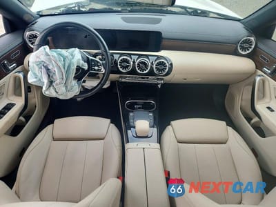 Zdjęcie 8 z 12 samochodu: 2023 MERCEDES-BENZ CLA 250 VIN:W1K5J4GB0PN362494 - miniatura