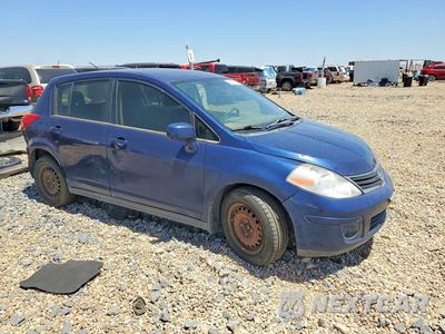 Czwarte zdjęcie samochodu z boku: 2012 NISSAN VERSA S/SL VIN:3N1BC1CP3CK803738 - miniatura