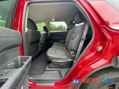 Zdjęcie 13 z 14 samochodu: 2023 NISSAN PATHFINDER SV VIN:5N1DR3BC1PC270357 - miniatura
