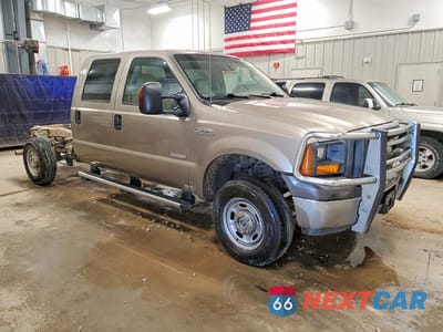 Czwarte zdjęcie samochodu z boku: 2005 FORD F350 SRW SUPER DUTY VIN:1FTWW31P45EC34111 - miniatura