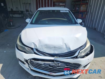 Piąte zdjęcie samochodu w środku: 2018 CHEVROLET CRUZE LT VIN:1G1BE5SM6J7205539 - miniatura