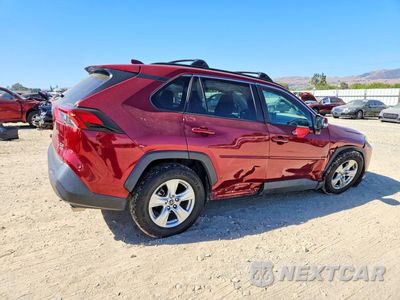 Trzecie zdjęcie samochodu z tyłu: 2021 TOYOTA RAV4 XLE VIN:2T3P1RFV5MW154482 - miniatura