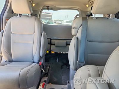 Zdjęcie 10 z 14 samochodu: 2020 TOYOTA SIENNA XLE 8-PASSENGER VIN:5TDYZ3DC3LS028388 - miniatura