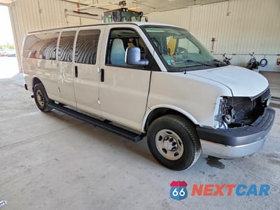 Czwarte zdjęcie samochodu z boku: 2008 CHEVROLET EXPRESS G3500 VIN:1GAHG39K081173682 - miniatura