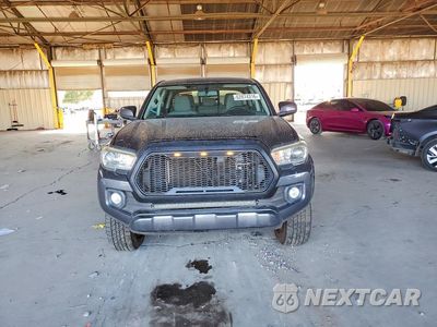 Piąte zdjęcie samochodu w środku: 2017 TOYOTA TACOMA SR5 V6 VIN:3TMCZ5AN2HM096538 - miniatura