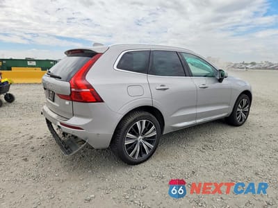 Trzecie zdjęcie samochodu z tyłu: 2023 VOLVO XC60 PLUS VIN:YV4H60DN2P1210592 - miniatura