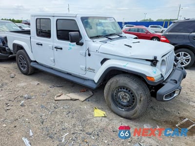 Czwarte zdjęcie samochodu z boku: 2020 JEEP GLADIATOR OVERLAND VIN:1C6HJTFG8LL216811 - miniatura
