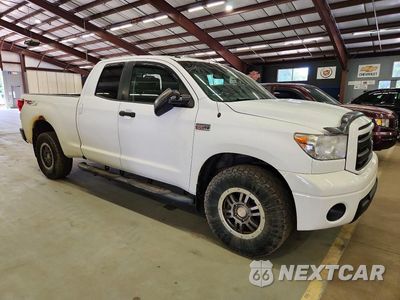 Czwarte zdjęcie samochodu z boku: 2011 TOYOTA TUNDRA DOUBLE CAB SR5 VIN:5TFUY5F13BX202820 - miniatura