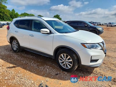 Czwarte zdjęcie samochodu z boku: 2018 NISSAN ROGUE SV VIN:KNMAT2MV1JP580820 - miniatura