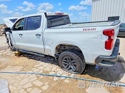 Drugie zdjęcie samochodu z przodu: 2026 CHEVROLET SILVERADO K1500 TRAIL BOSS CUSTOM VIN:3GCUKCED1TG269472 - miniatura