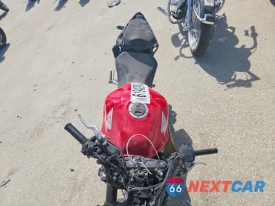 Piąte zdjęcie samochodu w środku: 2025 HONDA CBR500 RA VIN:MLHPC7051S5101609 - miniatura