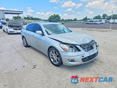 Czwarte zdjęcie samochodu z boku: 2011 HYUNDAI GENESIS 3.8L VIN:KMHGC4DE8BU138704 - miniatura