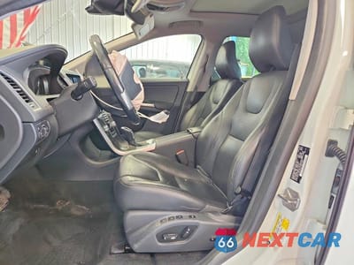 Zdjęcie 7 z 14 samochodu: 2016 VOLVO XC60 T5 PREMIER VIN:YV4612RK9G2804865 - miniatura