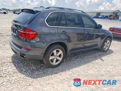 Trzecie zdjęcie samochodu z tyłu: 2013 BMW X5 XDRIVE50I VIN:5UXZV8C50D0C14511 - miniatura