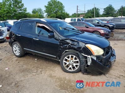 Czwarte zdjęcie samochodu z boku: 2013 NISSAN ROGUE S VIN:JN8AS5MV4DW621881 - miniatura