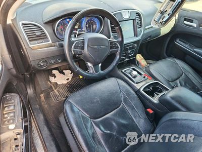 Zdjęcie 8 z 13 samochodu: 2015 CHRYSLER 300C VIN:2C3CCAET6FH882037 - miniatura