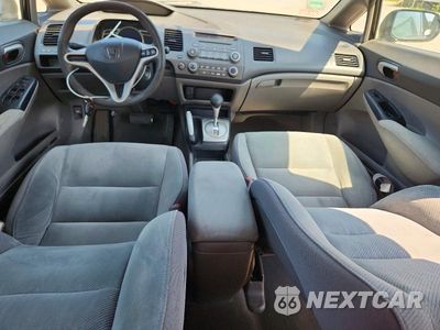 Zdjęcie 8 z 13 samochodu: 2010 HONDA CIVIC LX VIN:2HGFA1F57AH531081 - miniatura