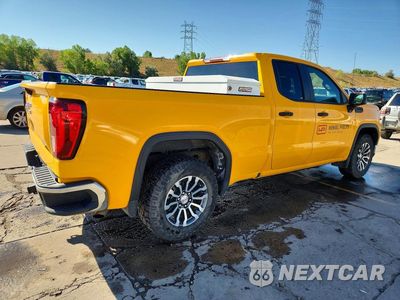 Trzecie zdjęcie samochodu z tyłu: 2023 GMC SIERRA K1500 VIN:1GTRUAEKXPZ223261 - miniatura