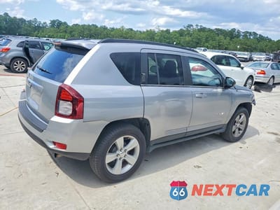 Trzecie zdjęcie samochodu z tyłu: 2015 JEEP COMPASS SPORT VIN:1C4NJCBBXFD246655 - miniatura