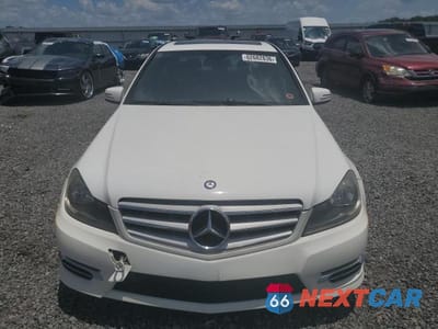 Piąte zdjęcie samochodu w środku: 2013 MERCEDES-BENZ C 250 VIN:WDDGF4HB6DR266978 - miniatura