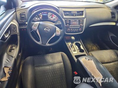 Zdjęcie 8 z 13 samochodu: 2016 NISSAN ALTIMA 2.5 S VIN:1N4AL3AP5GN362059 - miniatura