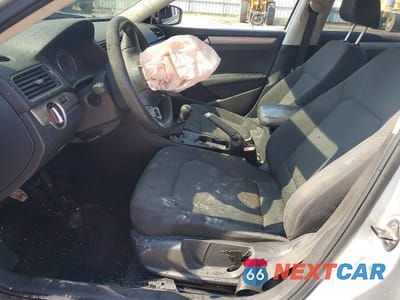 Zdjęcie 7 z 13 samochodu: 2013 VOLKSWAGEN PASSAT S VIN:1VWAP7A33DC031892 - miniatura