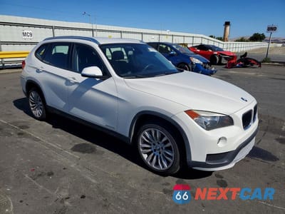 Czwarte zdjęcie samochodu z boku: 2015 BMW X1 SDRIVE28I VIN:WBAVM1C58FV314463 - miniatura
