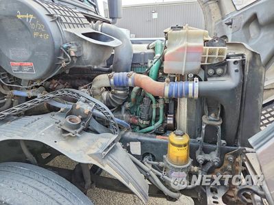 Zdjęcie 11 z 14 samochodu: 2015 VOLVO VNL SEMI TRUCK VIN:4V4NC9EH9FN922251 - miniatura