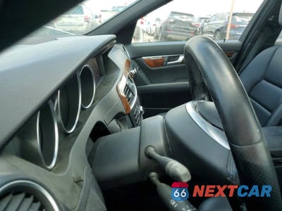 Zdjęcie 8 z 12 samochodu: 2012 MERCEDES-BENZ C 300 4MATIC VIN:WDDGF8BB9CR234783 - miniatura