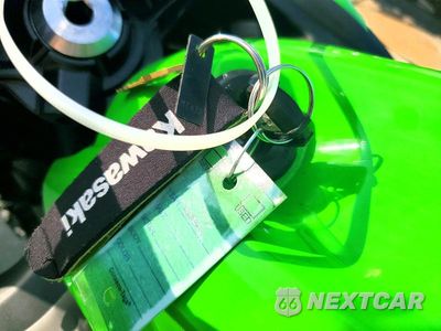 Zdjęcie 8 z 9 samochodu: 2025 KAWASAKI EX650 P VIN:ML5EXEP19SDAF7007 - miniatura