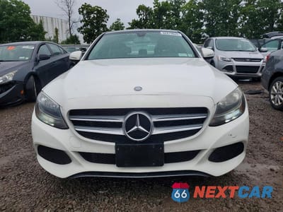 Piąte zdjęcie samochodu w środku: 2016 MERCEDES-BENZ C 300 4MATIC VIN:55SWF4KB9GU174304 - miniatura