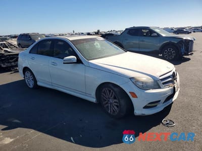 Czwarte zdjęcie samochodu z boku: 2010 MERCEDES-BENZ C 300 VIN:WDDGF5EB2AR087262 - miniatura